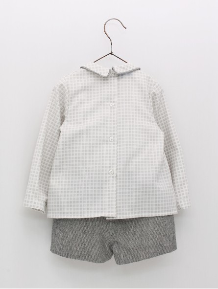 Camisa quadros e pantalón curto