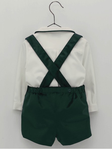 Pantalón tirantes terciopelo e camisa branca