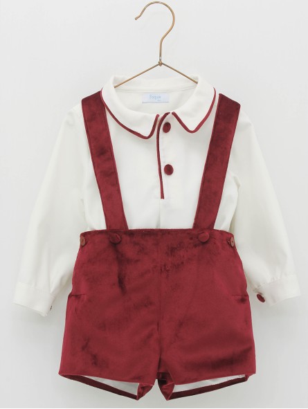 Pantalón tirantes terciopelo e camisa branca