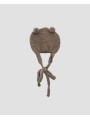 Gorro com orejeras e pompones