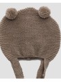 Gorro com orejeras e pompones